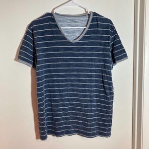 Mens‎ Gap striped v neck top medium